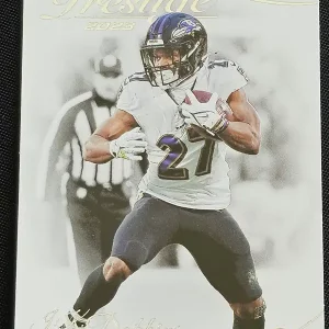 Carte à collectionner Panini Prestige Football 2023 | #21 J.K. Dobbins | Baltimore Ravens | Game Over Trading Cards | Site de vente en ligne de cartes à collectionner NFL & football américain. Trading cards Panini - Topps - Donruss