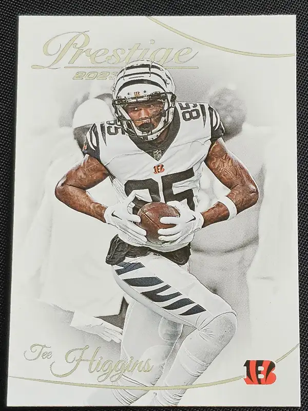 Carte à collectionner Panini Prestige Football 2023 | #65 Tee Higgins | Cincinnati Bengals | Game Over Trading Cards | Site de vente en ligne de cartes à collectionner NFL & football américain. Trading cards Panini - Topps - Donruss