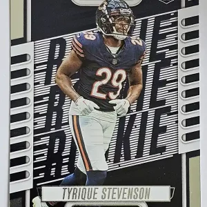 #174 Tyrique Stevenson | Chicago Bears | Carte Rookie Panini Absolute Football 2023 | Game Over Trading Cards | Site de vente en ligne de cartes à collectionner de football américain (NFL). Trading cards Panini - Topps - Donruss