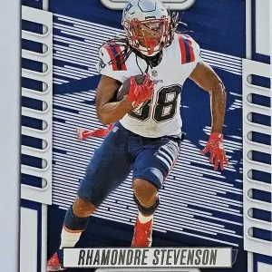 #39 Rhamondre Stevenson | New England Patriots Panini Absolute Football 2023 | Game Over Trading Cards | Site de vente en ligne de cartes à collectionner de football américain (NFL). Trading cards Panini - Topps - Donruss
