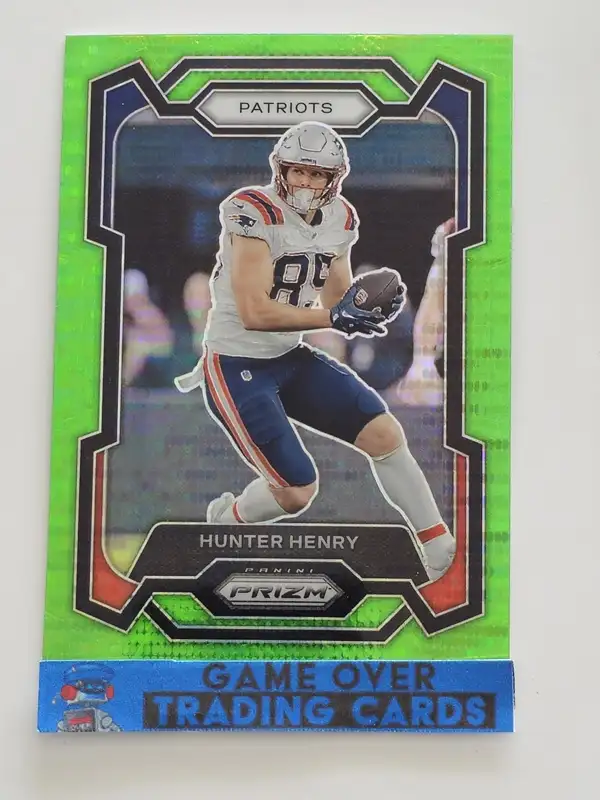 Panini Prizm Football 2023 | #201 Hunter Henry | New England Patriots | Parallel Neon Green Pulsar Prizm – Image 2