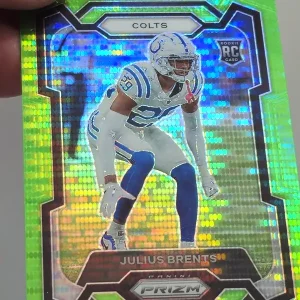 Panini Prizm Football 2023 | #346 Julius Brents | Indianapolis Colts | Parallel Neon Green Pulsar Prizm | Carte Rookie