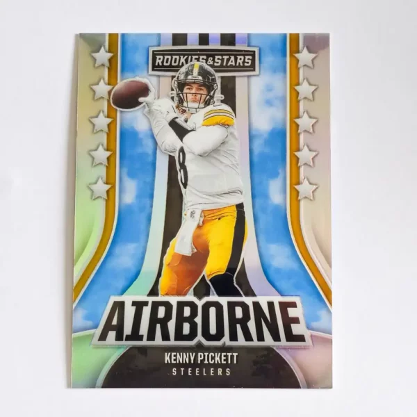 Panini Rookies & Stars Football 2023 | AI-27 Kenny Pickett - Pittsburgh Steelers | Airborne Silver – Image 2